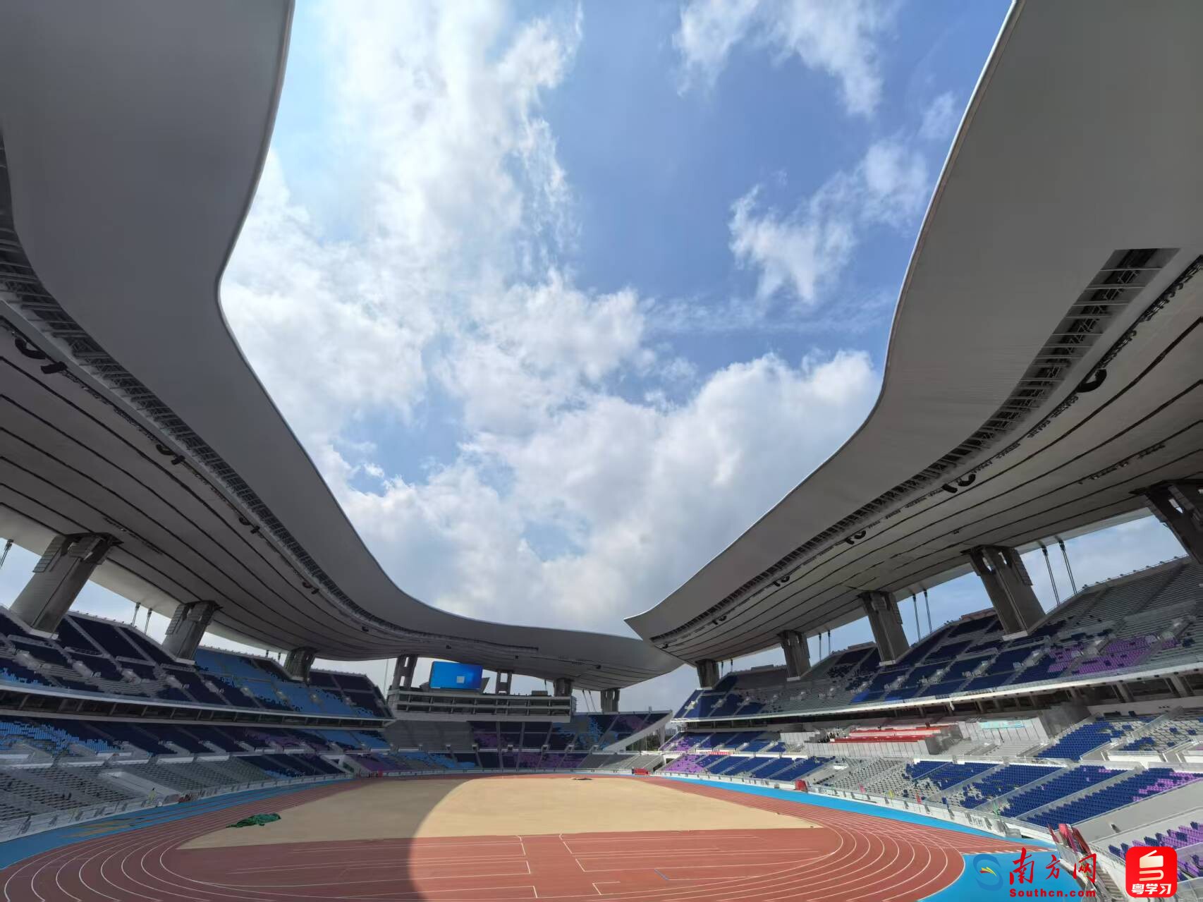 利物浦官方：战毕包将首次穿新主场球衣，社区盾穿新客场球衣